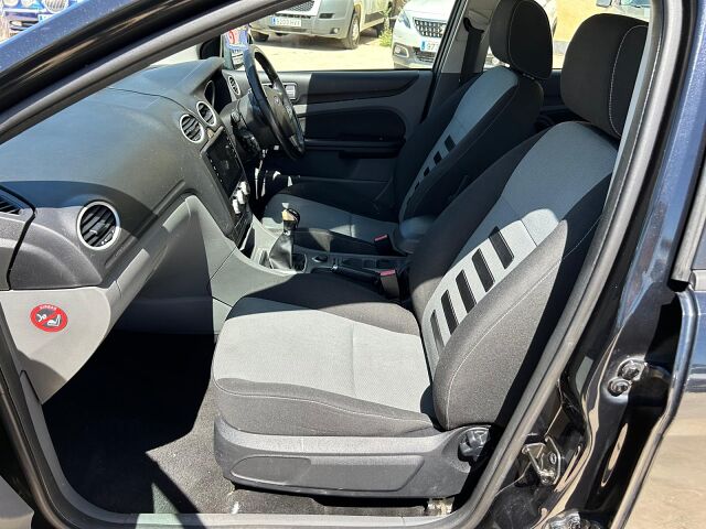 FORD FOCUS ZETEC 1.6 UK RHD IN SPAIN 132000 MILES LONG MOT SUPERB 2010